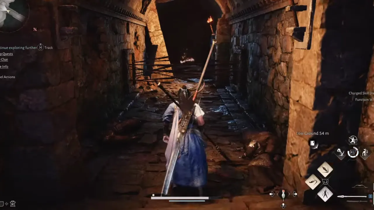 Young Hero in front of a trap in the corridor.