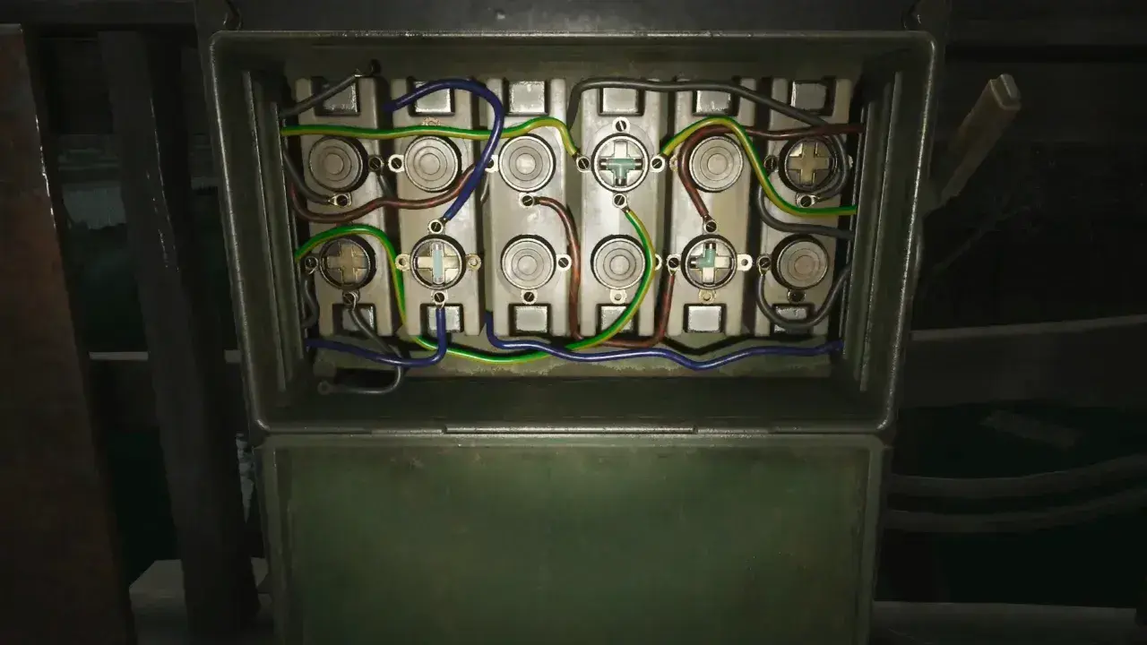 Gate Fuse Box puzzle in solved state.