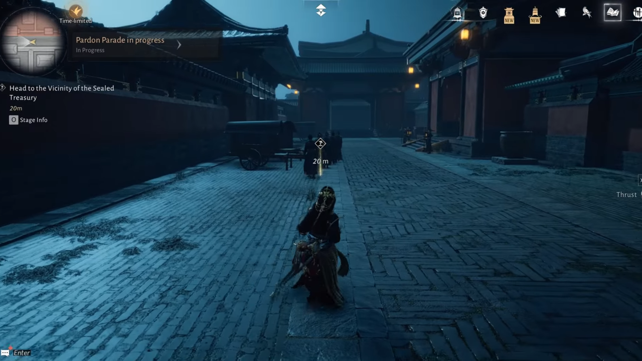 Go to the narrow alleyway between the palace walls